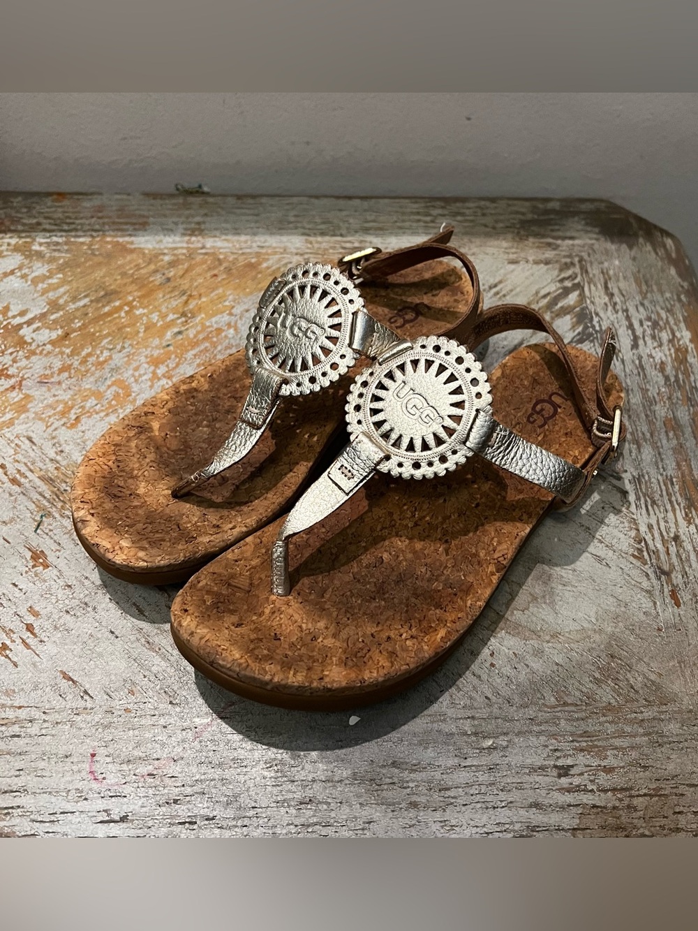 UGG Ayden Logo Metallic Gold‎ Leather Cork Footbed T-Strap Sandals